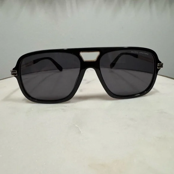 Marc Jacobs Black Sunglasses with Yellow Case - Picture 10 of 10